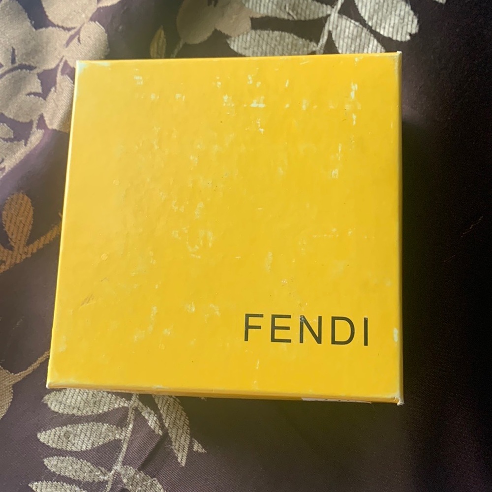 selling a 110 brown fendi belt for 500$